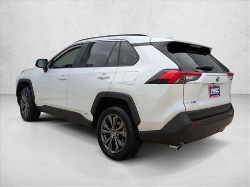 Used 2023 Toyota RAV4 XLE Premium image 8