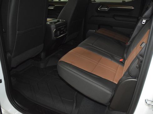Used 2024 Chevrolet Silverado 1500 High Country w/ High Country Premium Package AWD/4WD image 44