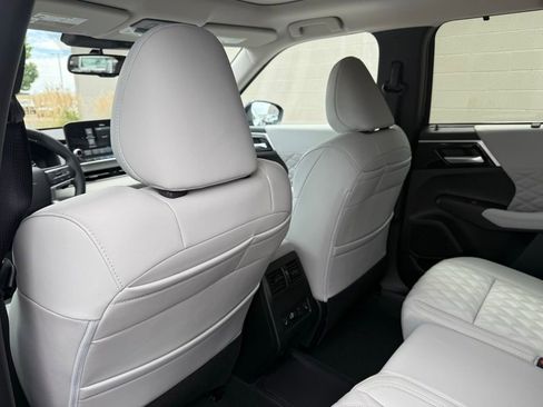 New 2025 Mitsubishi Outlander SEL image 23