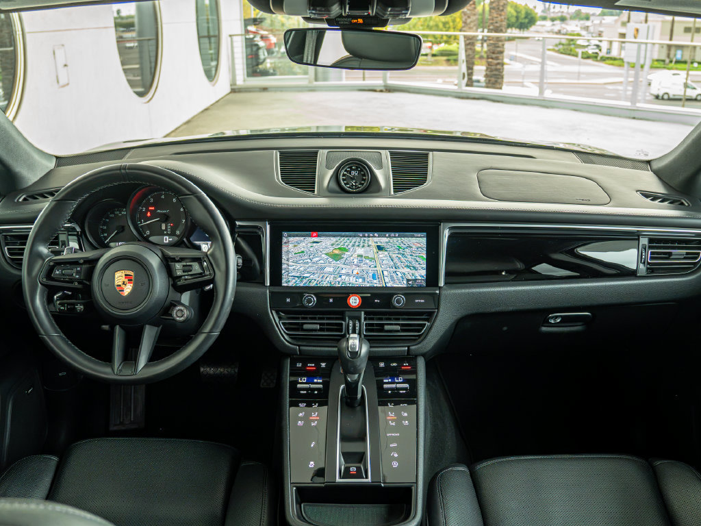 Certified 2026 Porsche Macan Turbo AWD/4WD image 20