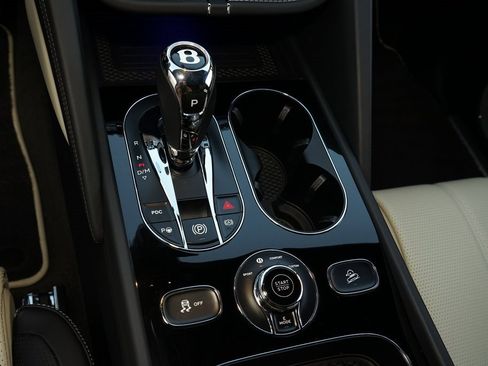 Used 2023 Bentley Bentayga Plug-In Hybrid image 19