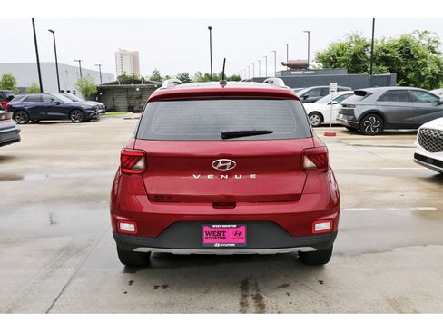 Certified 2024 Hyundai Venue Limited FWD image 8