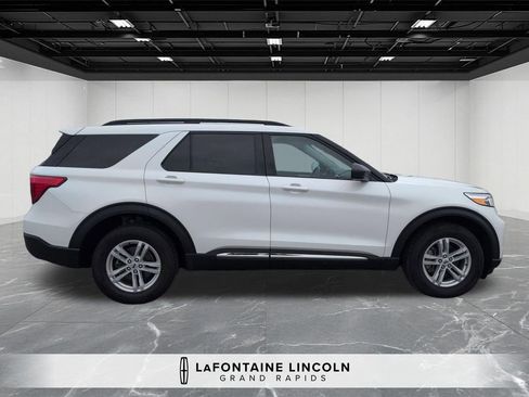 Used 2023 Ford Explorer XLT AWD/4WD image 6