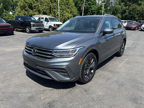 Used 2024 Volkswagen Tiguan SE w/ Panoramic Sunroof Package AWD/4WD image 7