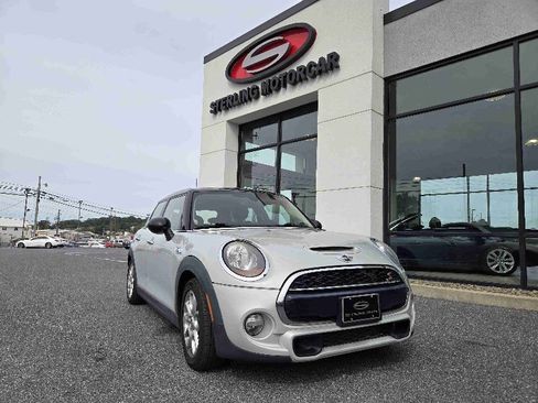 Used 2016 MINI Cooper S image 1
