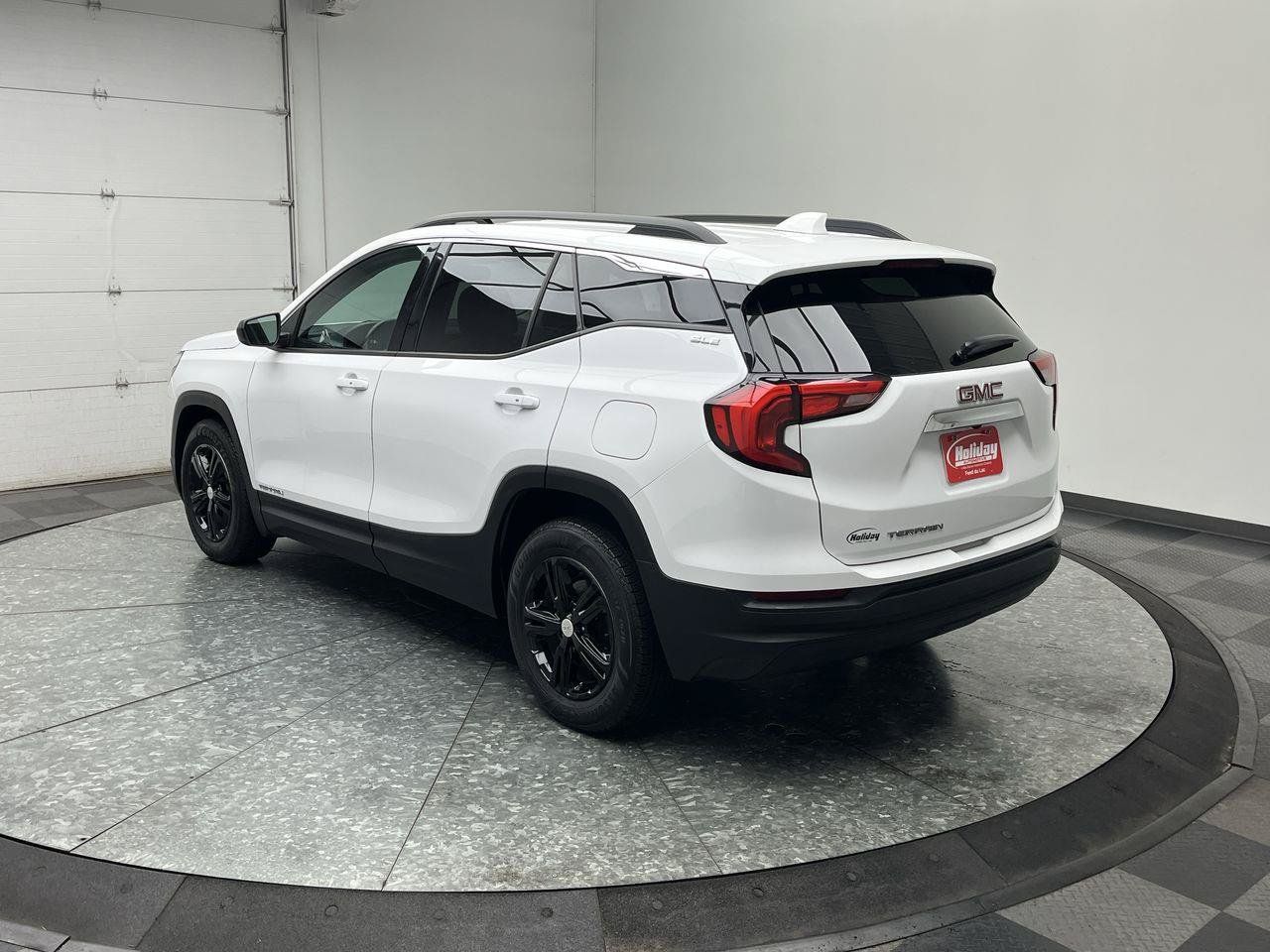 Certified 2018 GMC Terrain SLE w/ Driver Convenience Package FWD image 2
