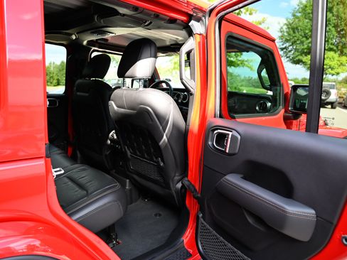 Used 2023 Jeep Wrangler Unlimited Rubicon 392 AWD/4WD image 46