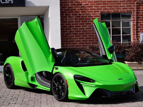 Used 2025 McLaren Artura Spider image 16