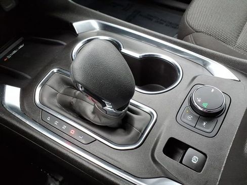 Used 2023 Chevrolet Traverse LT image 21