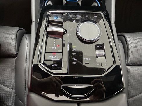 Used 2025 BMW i5 M60 w/ Premium Package image 22