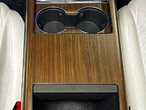 Used 2024 Tesla Model S image 38