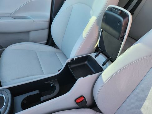 Certified 2025 Hyundai Kona SE image 27