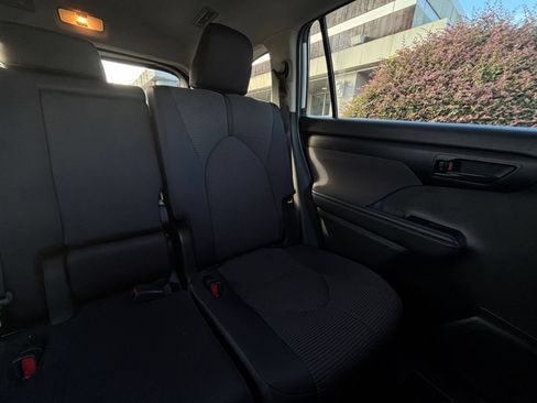 Used 2025 Toyota Highlander LE FWD image 40