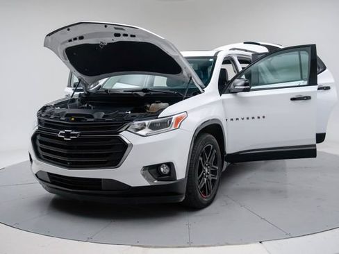 Used 2021 Chevrolet Traverse Premier w/ Redline Edition AWD/4WD image 17
