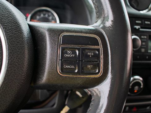 Used 2014 Jeep Compass Latitude FWD image 19