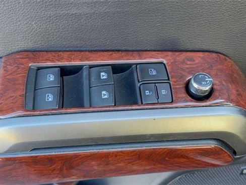 Used 2018 Toyota Tacoma Limited image 14