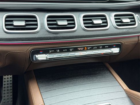 Used 2024 Mercedes-Benz GLE 53 AMG 4MATIC Coupe w/ Driver Assistance Package image 40