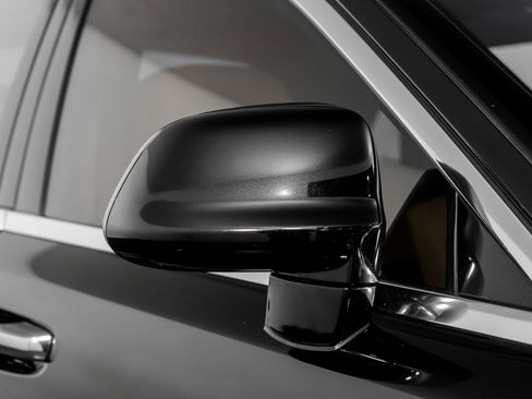 Used 2013 Rolls-Royce Ghost image 25