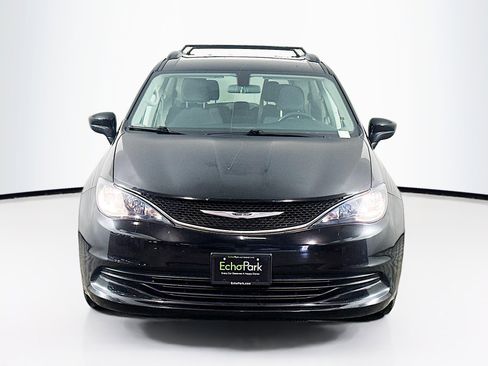 Used 2019 Chrysler Pacifica LX w/ Tire & Wheel Group FWD image 2