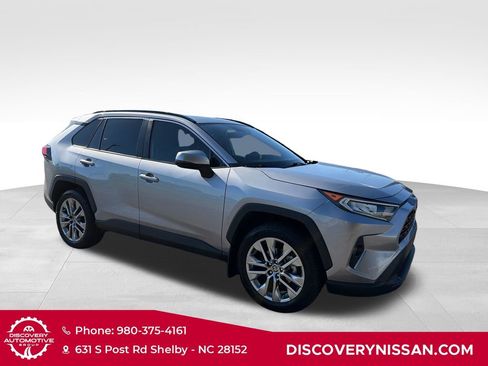 Used 2020 Toyota RAV4 XLE Premium FWD image 6