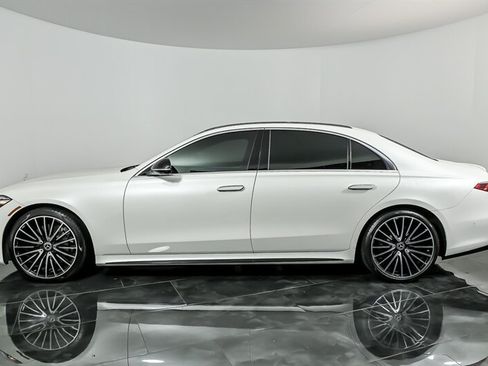 Used 2022 Mercedes-Benz S 580 4MATIC Sedan w/ AMG Line Package image 6