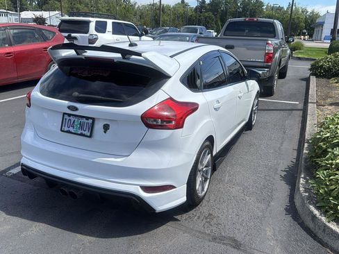 Used 2016 Ford Focus SE w/ SE Cold Weather Package FWD image 4