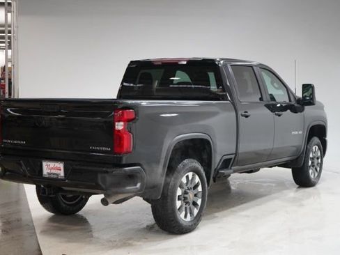 Used 2024 Chevrolet Silverado 2500 Custom w/ Custom Value Package image 3