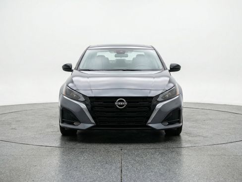 Used 2025 Nissan Altima 2.5 SV image 2