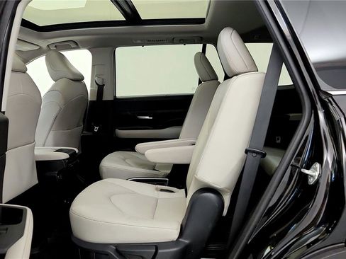Certified 2024 Toyota Grand Highlander Limited image 37