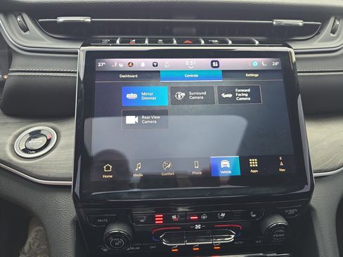 Used 2024 Jeep Grand Cherokee Limited w/ Luxury Tech Group II image 28