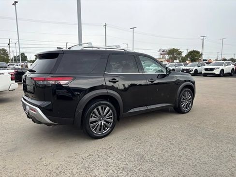 Used 2024 Nissan Pathfinder SL w/ SL Premium Package AWD/4WD image 3