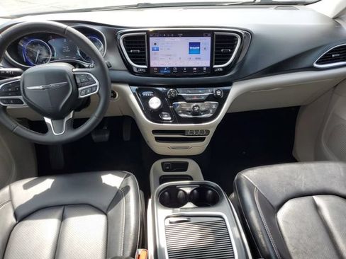 Used 2024 Chrysler Pacifica Touring-L FWD image 29