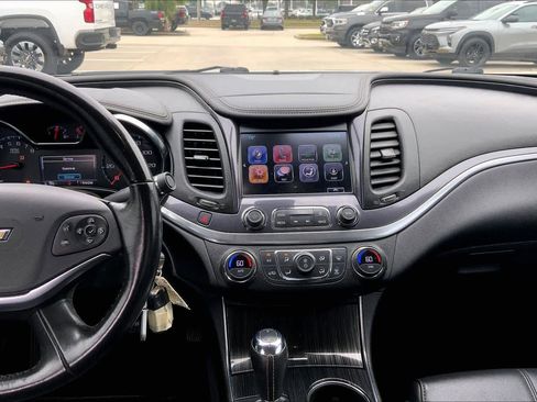 Used 2017 Chevrolet Impala LT image 7