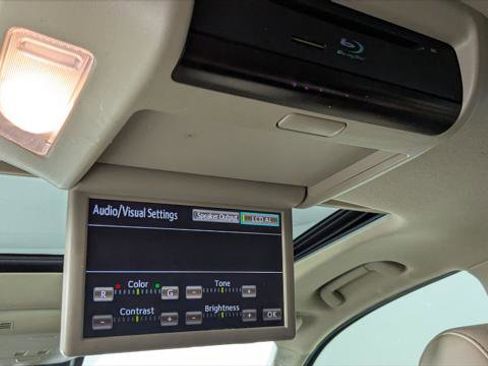 Used 2019 Toyota Sequoia Platinum image 31