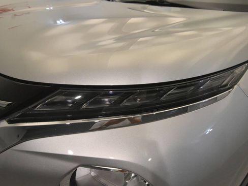 Used 2025 Mitsubishi Outlander SE image 8