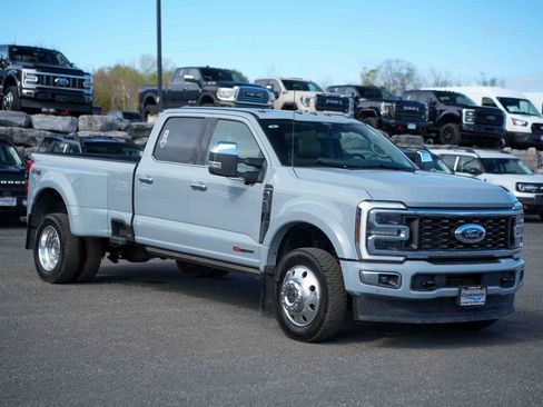 Used 2025 Ford F450 Platinum w/ Platinum Plus Package AWD/4WD image 3