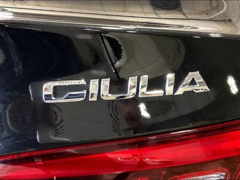 Used 2022 Alfa Romeo Giulia Veloce AWD/4WD image 9