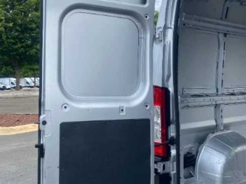 Used 2023 RAM ProMaster 2500 w/ Driver Convenience Group FWD image 10