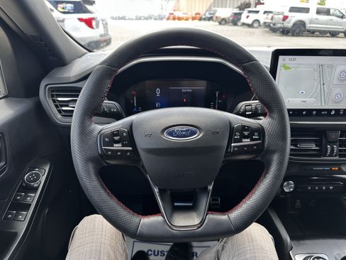 Certified 2024 Ford Escape ST-Line w/ Tech Pack #1 AWD/4WD image 9
