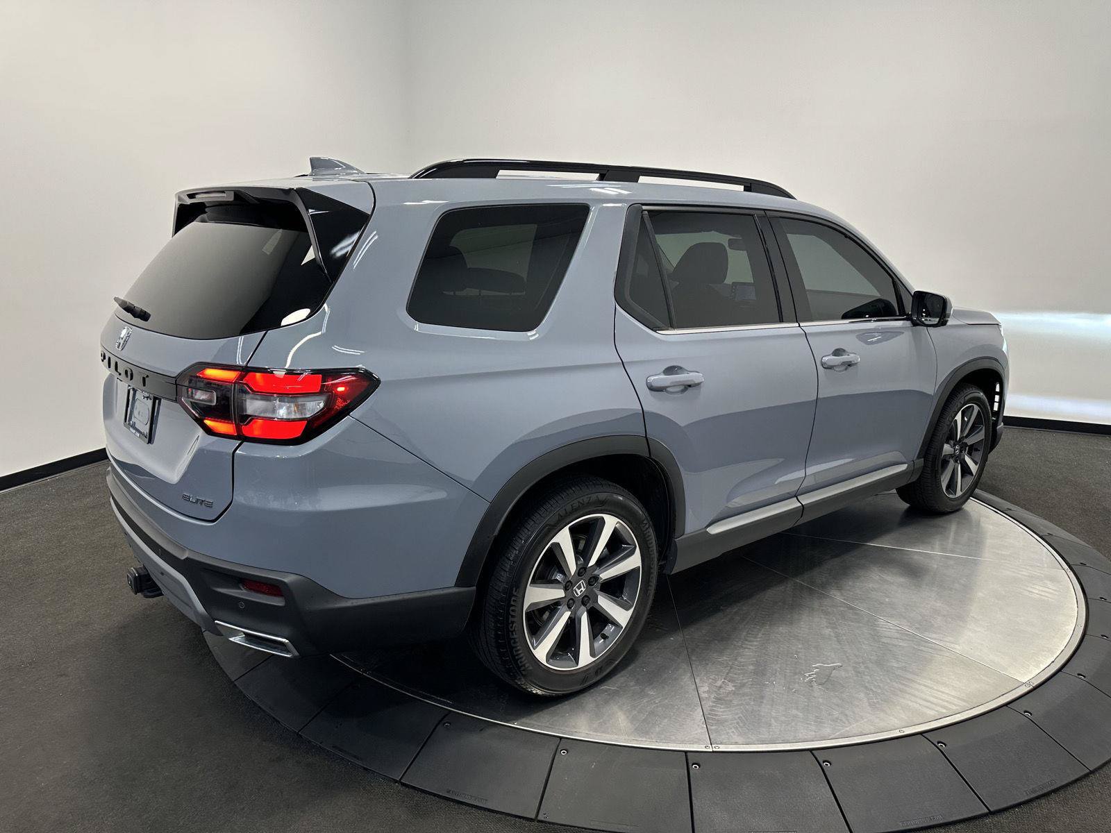 Certified 2025 Honda Pilot Elite image 7