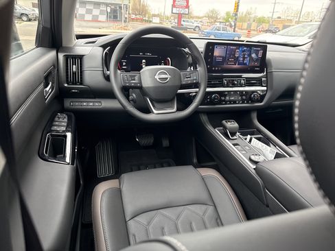 Used 2026 Nissan Pathfinder Platinum image 17