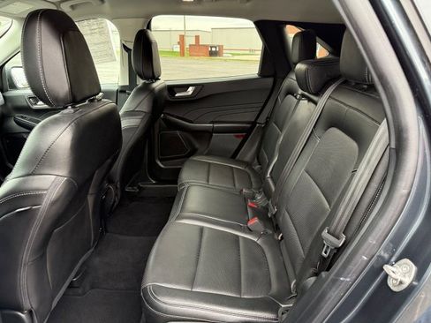 Used 2022 Ford Escape SEL w/ Technology Package image 17