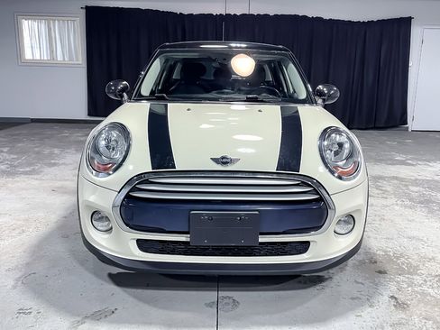 Used 2015 MINI Cooper 4-Door Hardtop image 3
