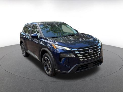 Used 2025 Nissan Rogue SV image 1