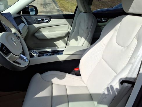 New 2026 Volvo XC60 T8 Ultra w/ Protection Package Premier AWD/4WD image 4