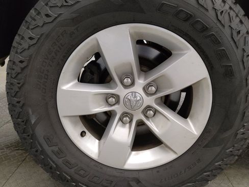 Used 2021 RAM 1500 Classic SLT RWD image 31