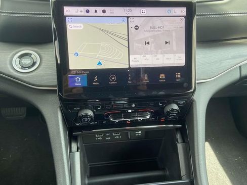 Used 2023 Jeep Grand Cherokee Limited image 18