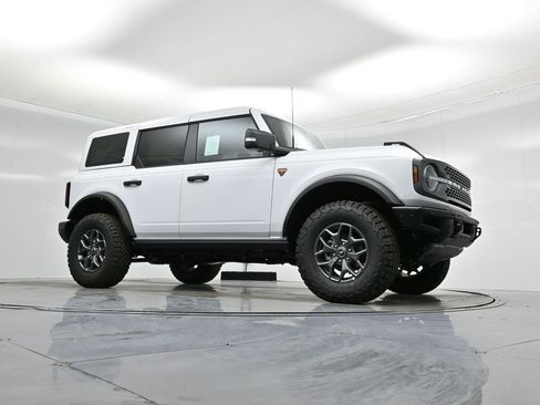 New 2025 Ford Bronco Badlands image 3
