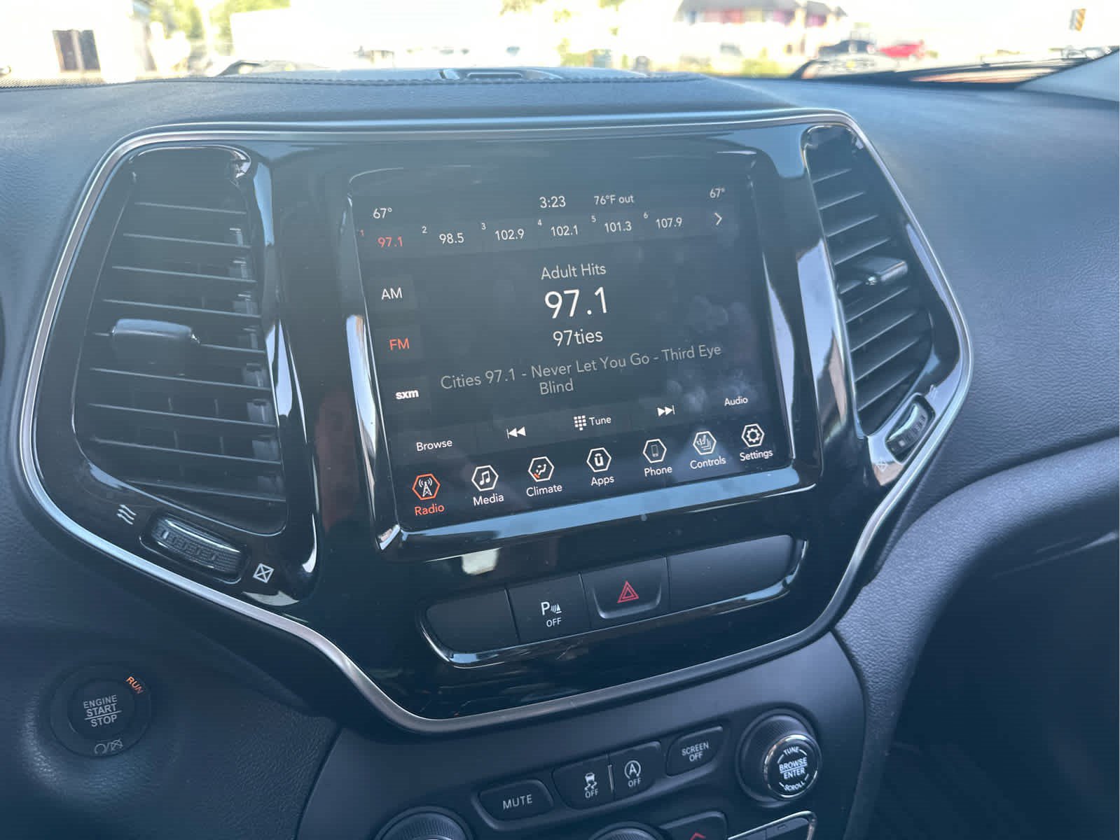 Used 2019 Jeep Cherokee Limited AWD/4WD image 8