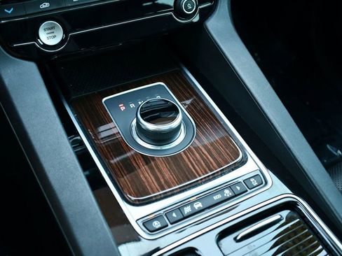 Used 2018 Jaguar F-PACE Prestige image 52